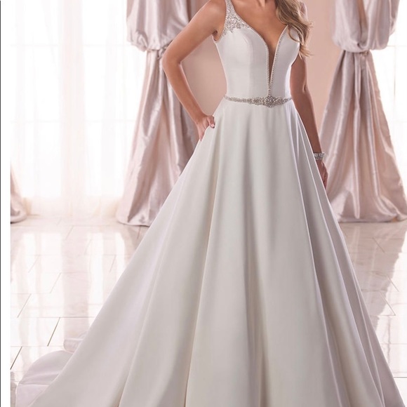 Stella York Wedding Gown - Picture 1 of 3